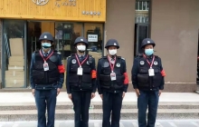 军友红袖标志愿者在行动